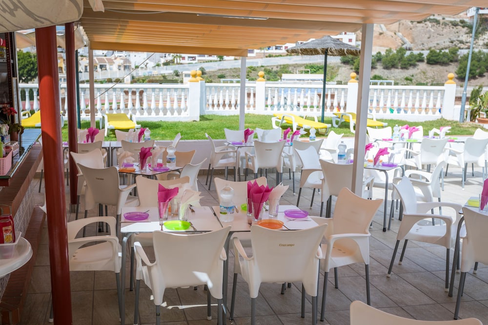 Apartamentos Turísticos Las Rosas de Capistrano — Restaurant & bars in Nerja, Andalusia
