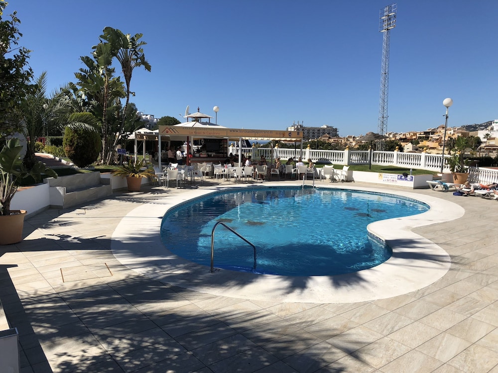 Apartamentos Turísticos Las Rosas de Capistrano — Swimming pool in Nerja, Andalusia