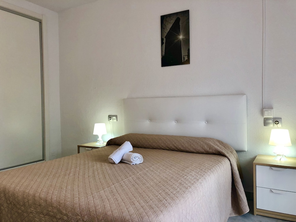 Apartamentos Turísticos Las Rosas de Capistrano — Hotel rooms in Nerja, Andalusia
