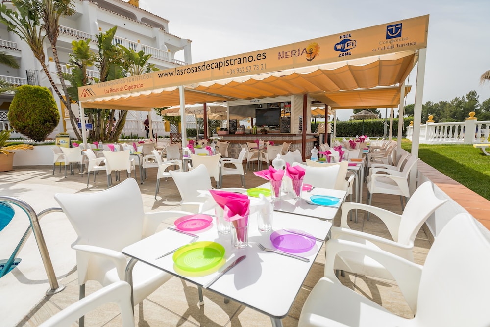 Apartamentos Turísticos Las Rosas de Capistrano — Restaurant & bars in Nerja, Andalusia