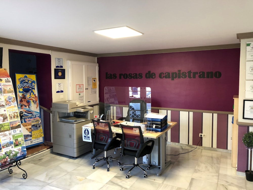 Apartamentos Turísticos Las Rosas de Capistrano — Hotel building in Nerja, Andalusia