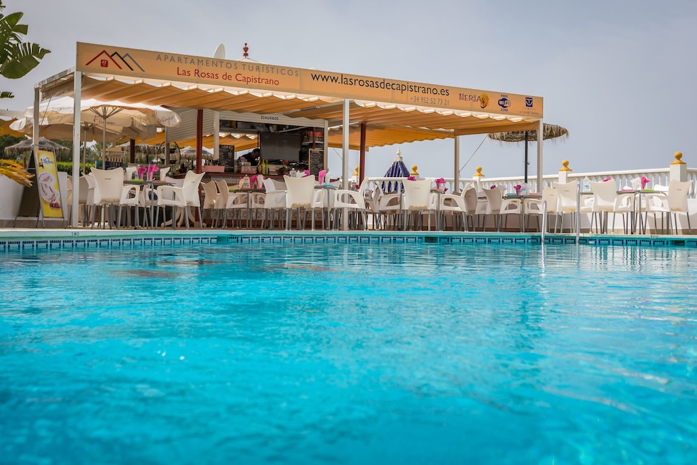 Apartamentos Turísticos Las Rosas de Capistrano — Restaurant & bars in Nerja, Andalusia