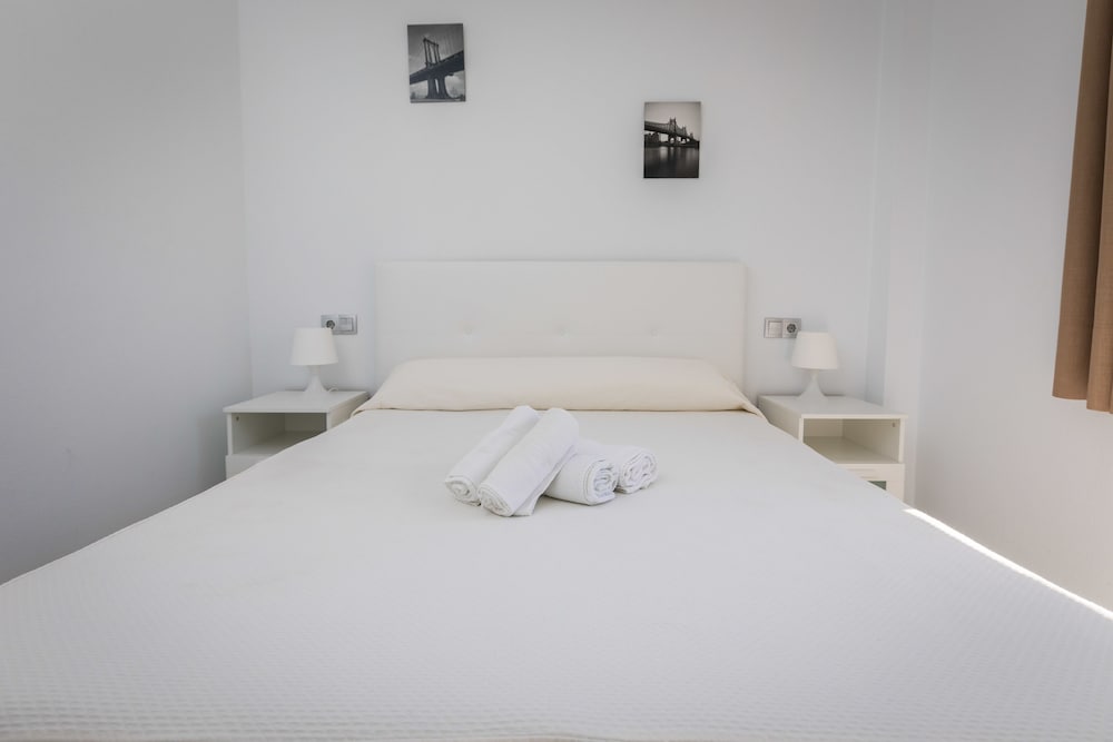 Apartamentos Turísticos Las Rosas de Capistrano — Hotel rooms in Nerja, Andalusia