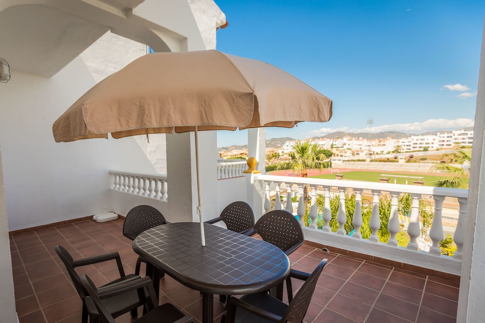 Apartamentos Turísticos Las Rosas de Capistrano — Hotel rooms in Nerja, Andalusia