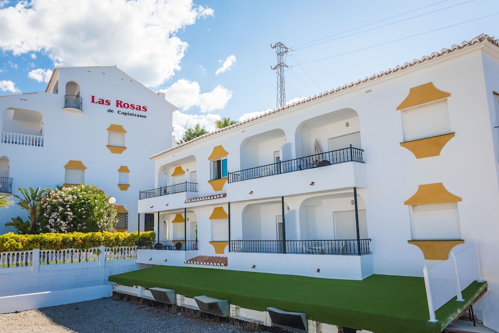 Apartamentos Turísticos Las Rosas de Capistrano — Hotel building in Nerja, Andalusia