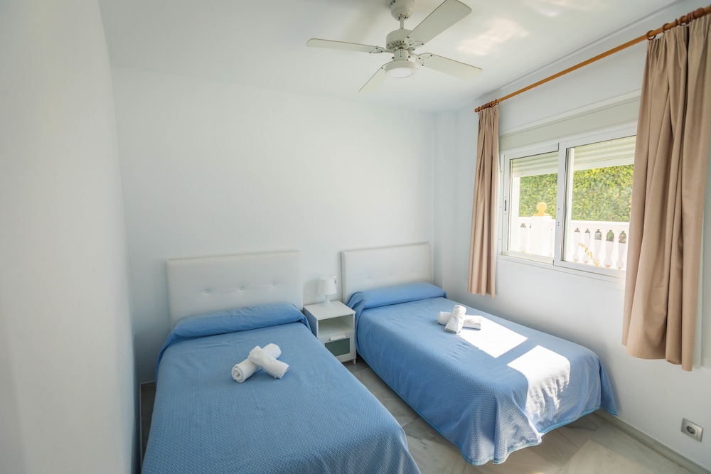 Apartamentos Turísticos Las Rosas de Capistrano — Hotel rooms in Nerja, Andalusia