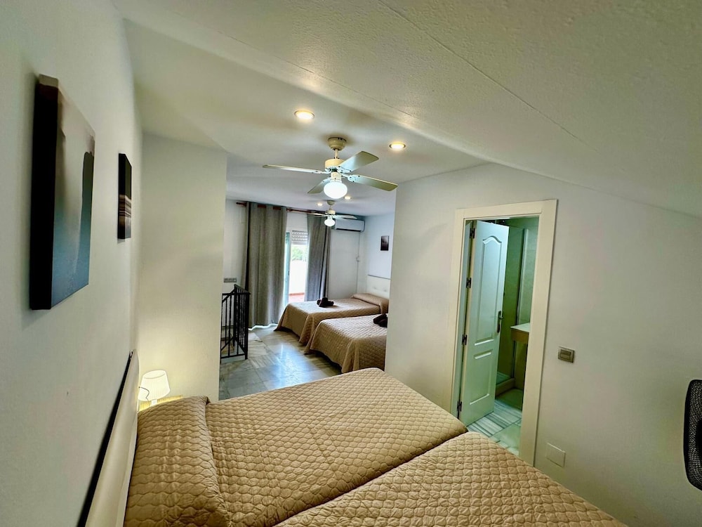 Apartamentos Turísticos Las Rosas de Capistrano — Hotel rooms in Nerja, Andalusia