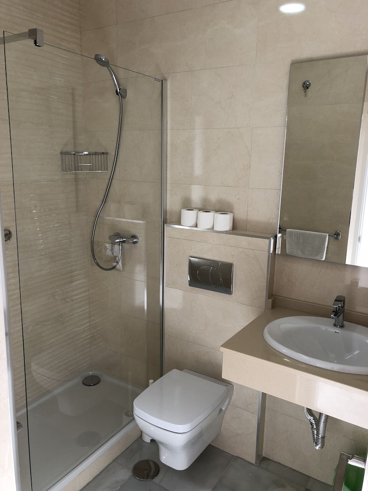 Apartamentos Turísticos Las Rosas de Capistrano — Hotel rooms in Nerja, Andalusia