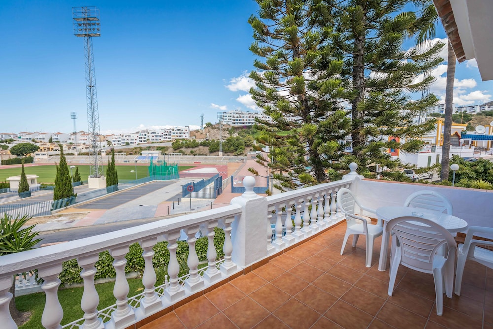 Apartamentos Turísticos Las Rosas de Capistrano — Hotel rooms in Nerja, Andalusia