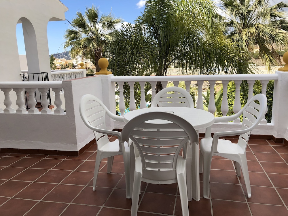 Apartamentos Turísticos Las Rosas de Capistrano — Hotel building in Nerja, Andalusia