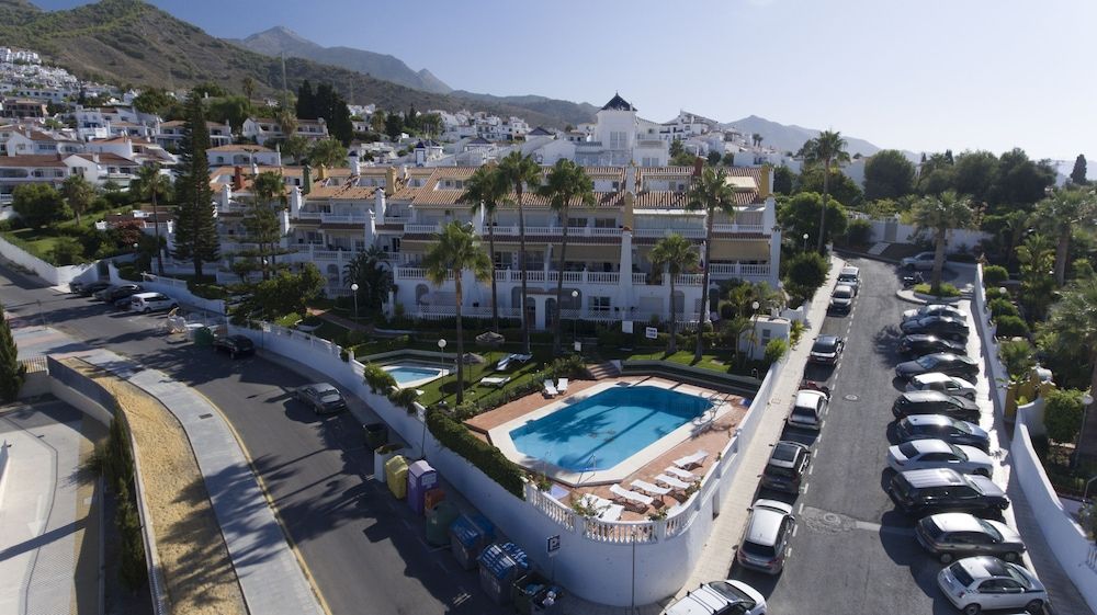 Apartamentos Turísticos Las Rosas de Capistrano image