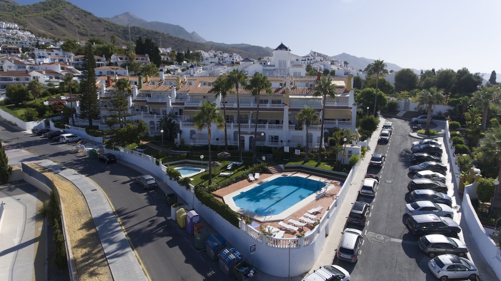 Apartamentos Turísticos Las Rosas de Capistrano — Main photo in Nerja, Andalusia