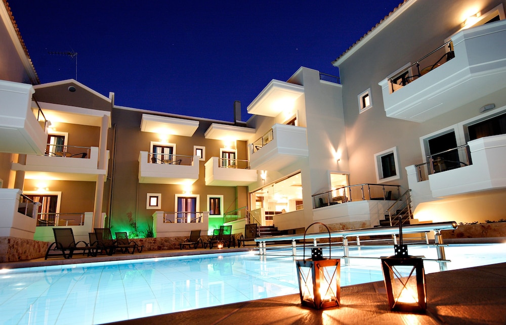 Theros Hotel — Swimming pool in Platanias