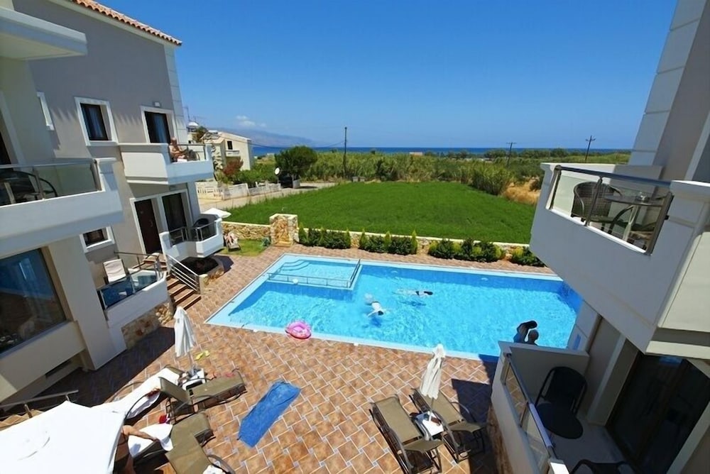 Theros Hotel — Swimming pool in Platanias