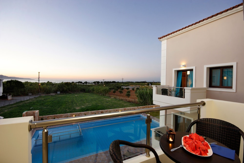 Theros Hotel — Swimming pool in Platanias
