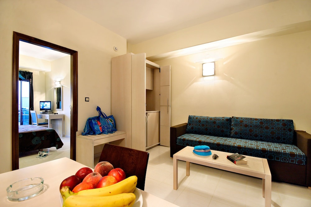 Theros Hotel — Hotel rooms in Platanias