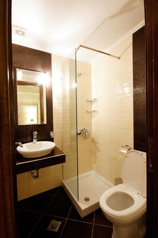 Theros Hotel — Hotel rooms in Platanias