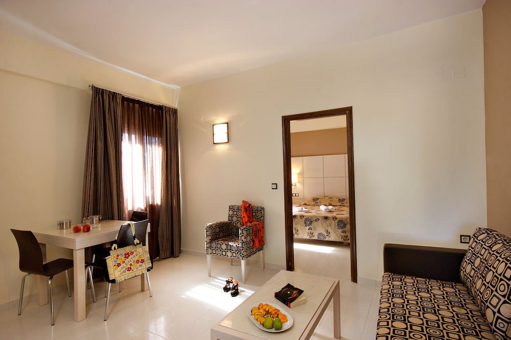 Theros Hotel — Hotel rooms in Platanias
