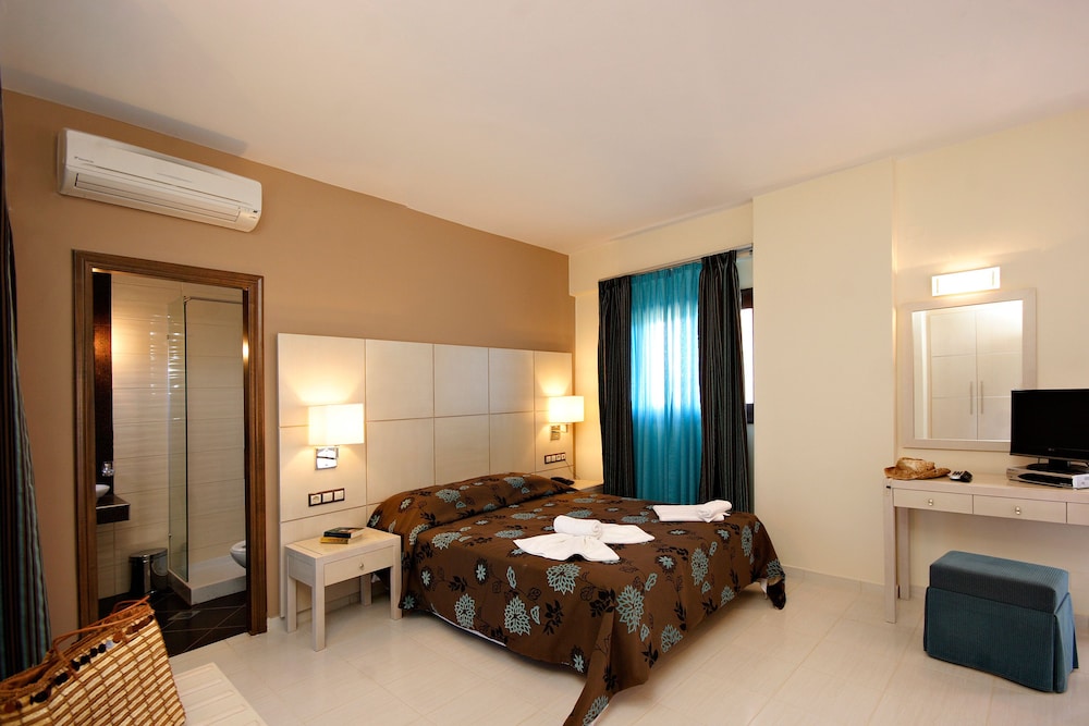 Theros Hotel — Hotel rooms in Platanias
