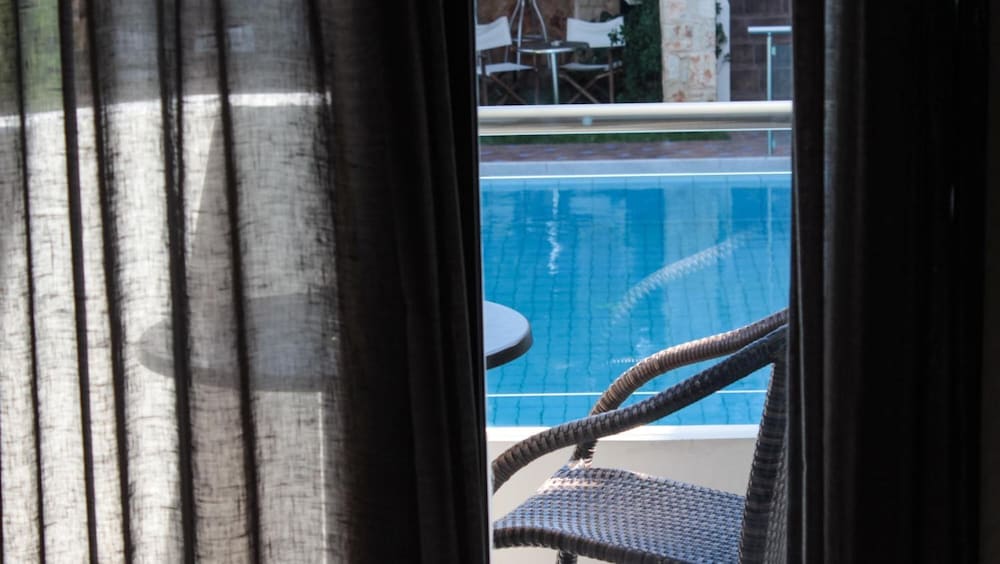 Theros Hotel — Swimming pool in Platanias