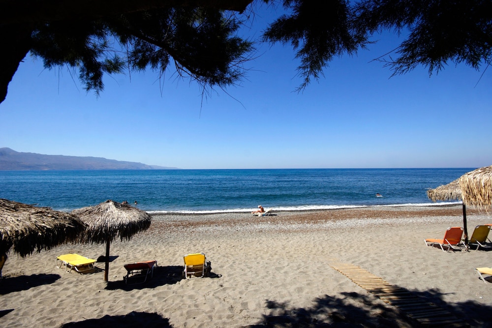 Theros Hotel — Beach in Platanias