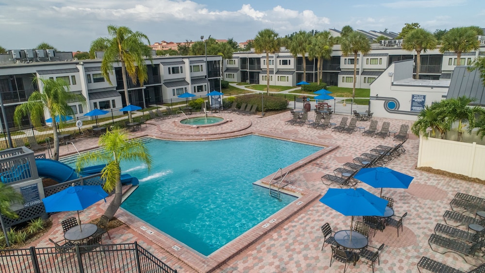 Orbit One Vacation Villas by Coolvacay — Swimming pool in Kissimmee, Florida