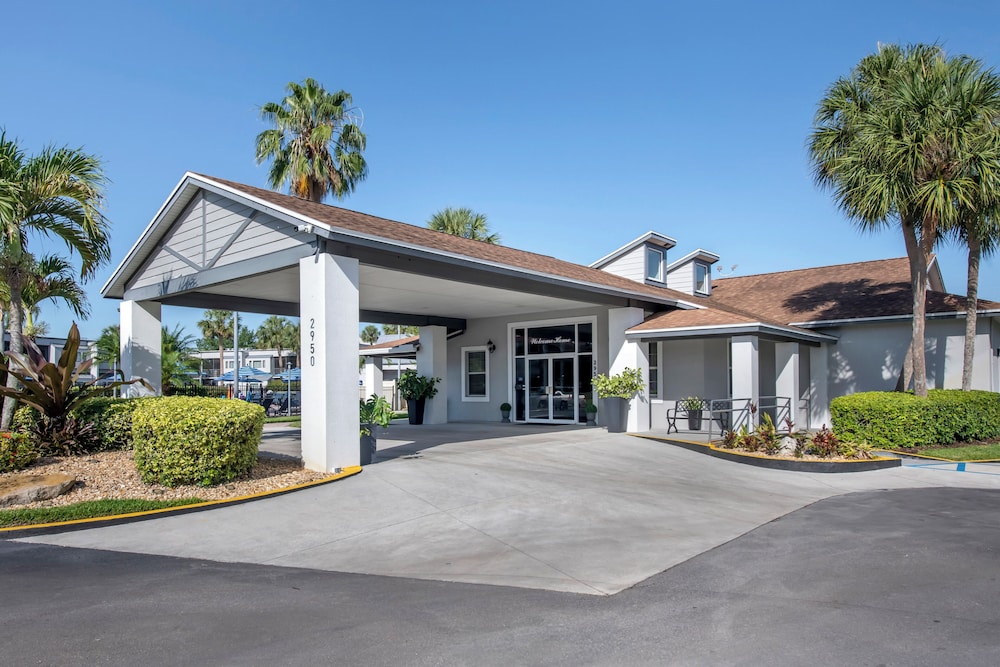 Orbit One Vacation Villas by Coolvacay — Hotel building in Kissimmee, Florida