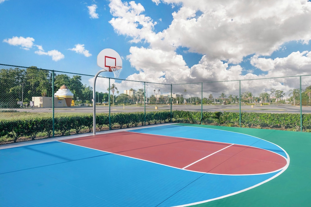 Parkway International Resort by Coolvacay — Sports & recreation in Kissimmee, Florida