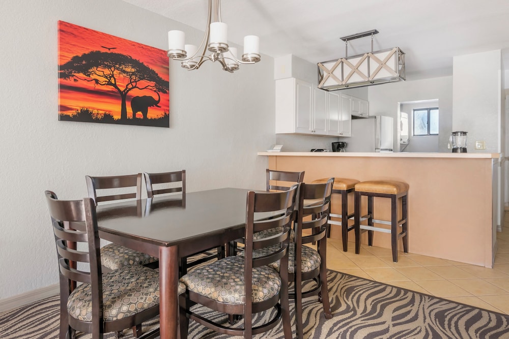 Parkway International Resort by Coolvacay — Hotel rooms in Kissimmee, Florida