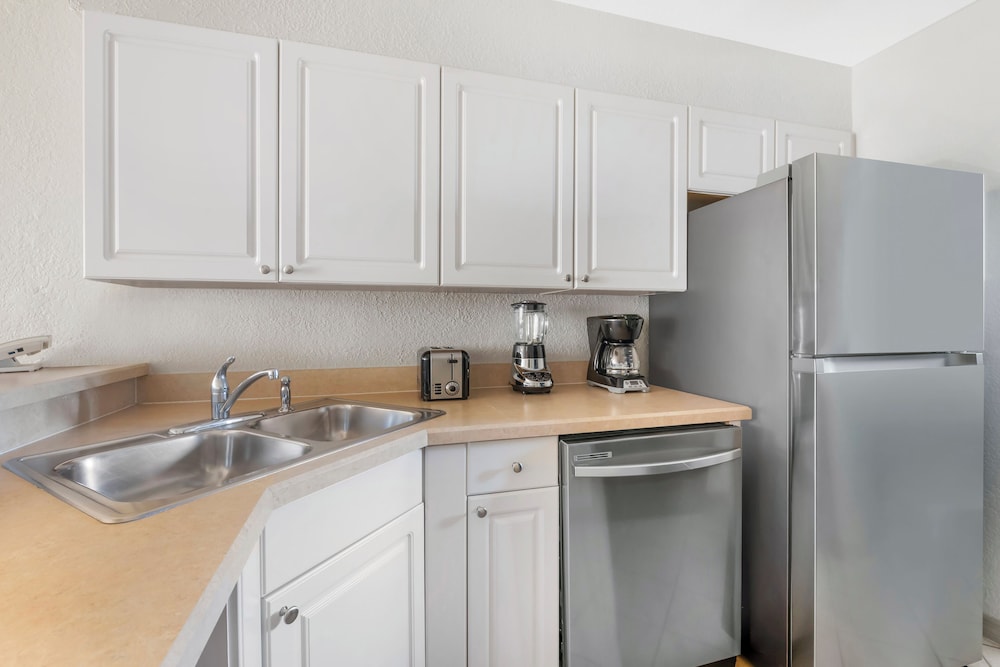 Parkway International Resort by Coolvacay — Hotel rooms in Kissimmee, Florida