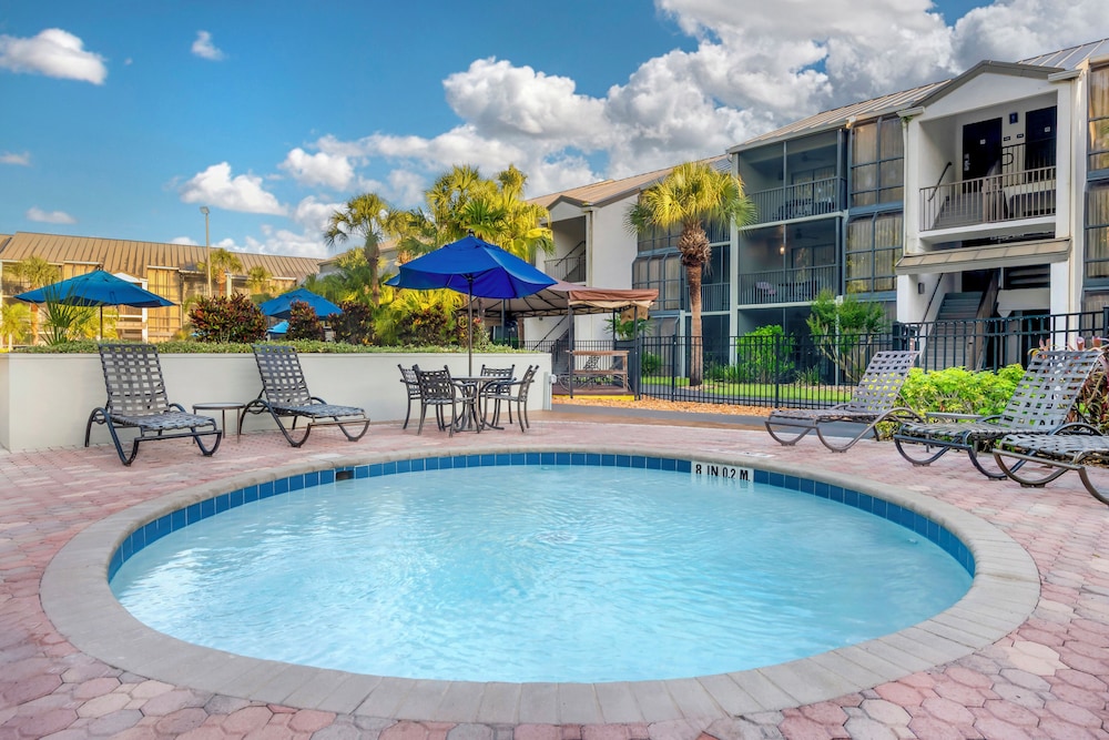 Parkway International Resort by Coolvacay — Swimming pool in Kissimmee, Florida