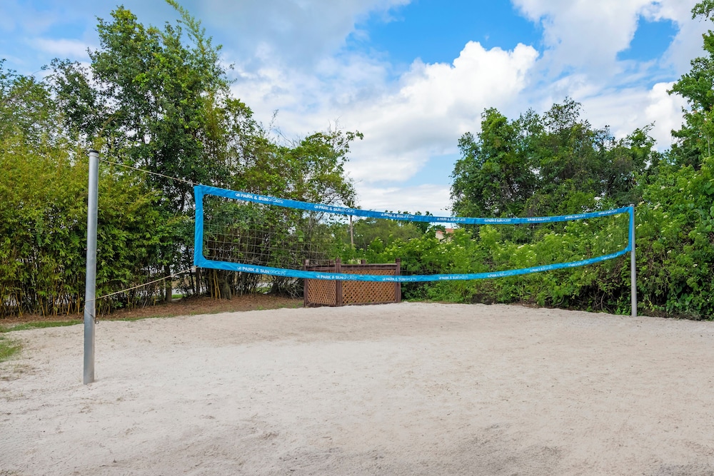 Parkway International Resort by Coolvacay — Sports & recreation in Kissimmee, Florida