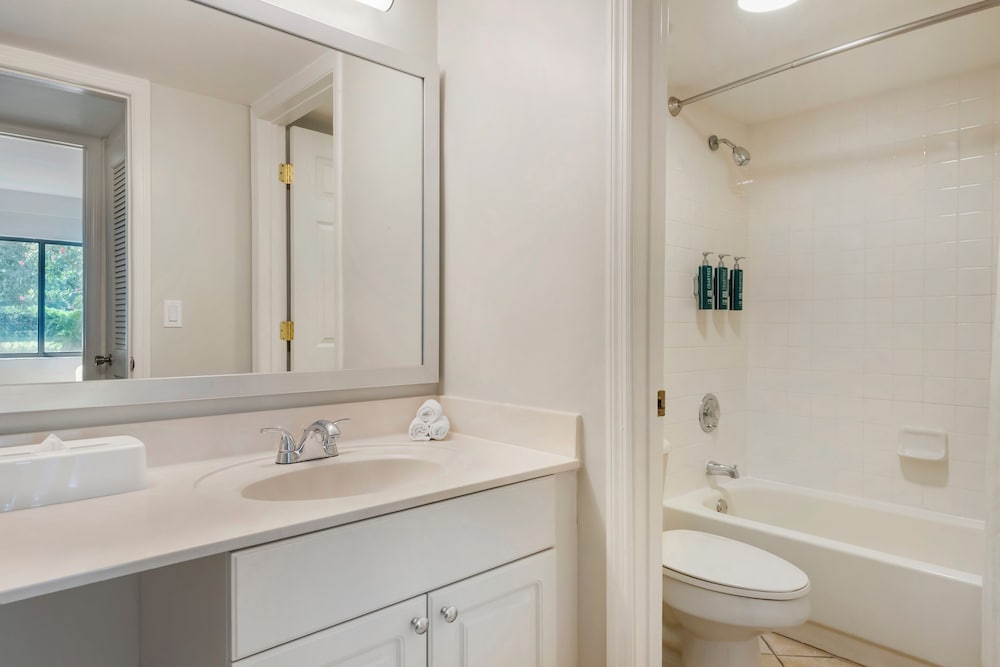 Parkway International Resort by Coolvacay — Hotel rooms in Kissimmee, Florida