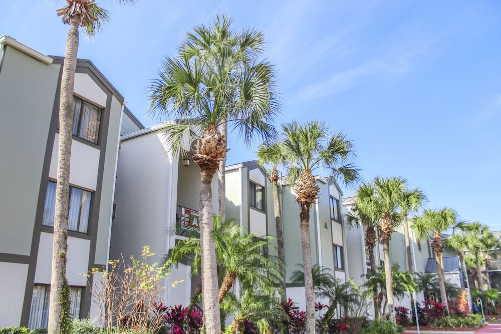Parkway International Resort by Coolvacay — Hotel building in Kissimmee, Florida