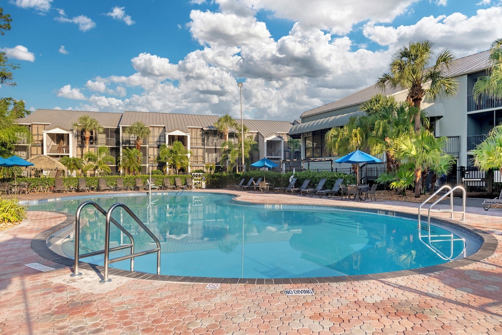 Parkway International Resort by Coolvacay — Swimming pool in Kissimmee, Florida