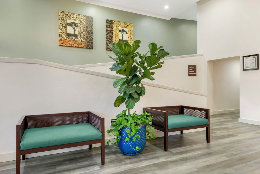 Parkway International Resort by Coolvacay — Hotel building in Kissimmee, Florida
