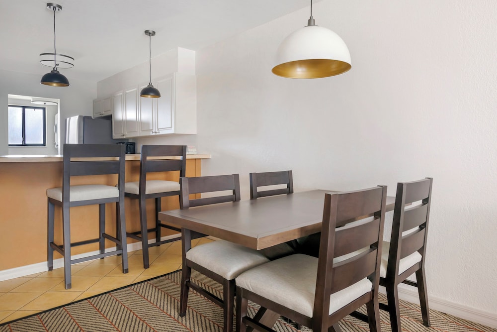 Parkway International Resort by Coolvacay — Hotel rooms in Kissimmee, Florida