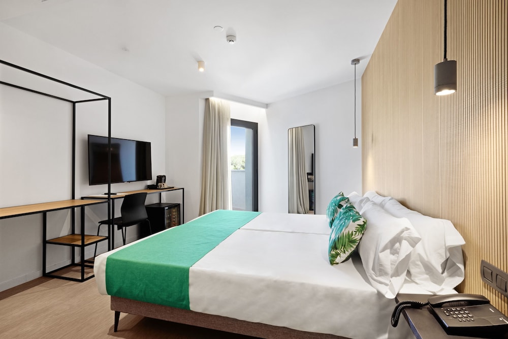 Paradiso Garden Hotel — Hotel rooms in Playa de Palma, Balearic Islands