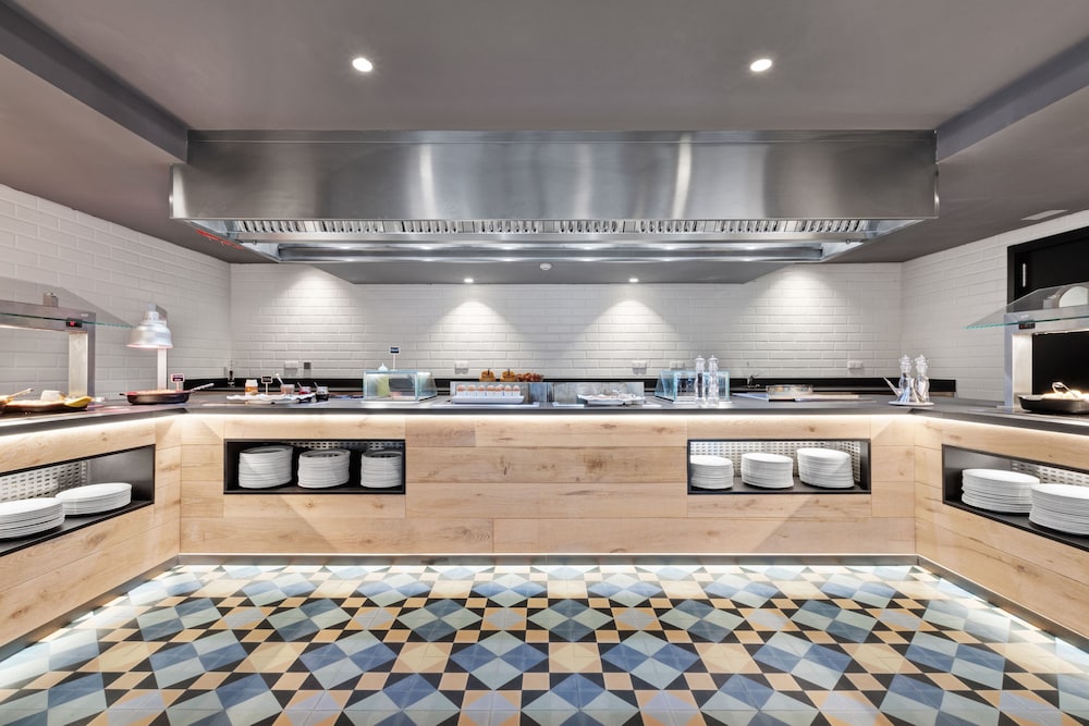 Paradiso Garden Hotel — Restaurant & bars in Playa de Palma, Balearic Islands