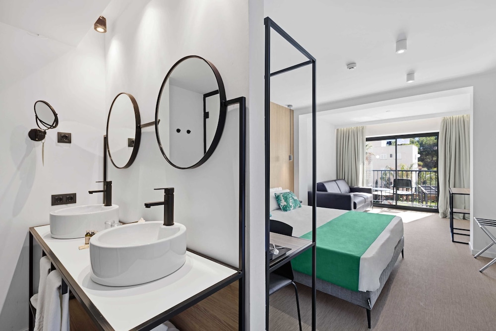 Paradiso Garden Hotel — Hotel rooms in Playa de Palma, Balearic Islands