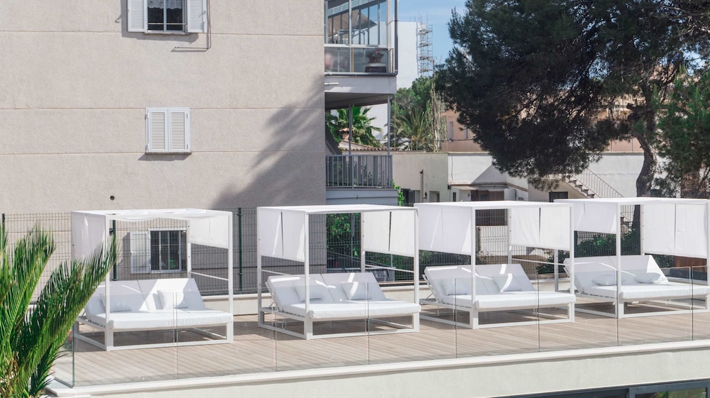 Paradiso Garden Hotel — Hotel building in Playa de Palma, Balearic Islands