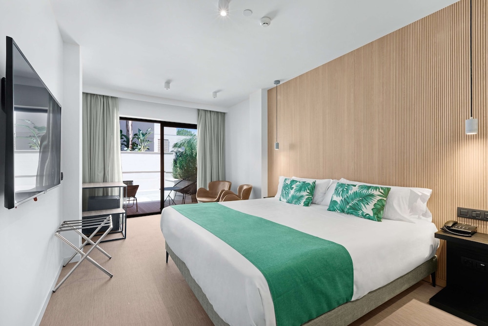 Paradiso Garden Hotel — Hotel rooms in Playa de Palma, Balearic Islands