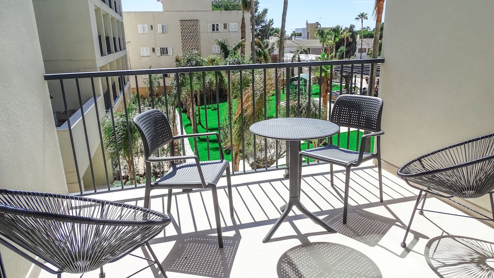 Paradiso Garden Hotel — Hotel building in Playa de Palma, Balearic Islands