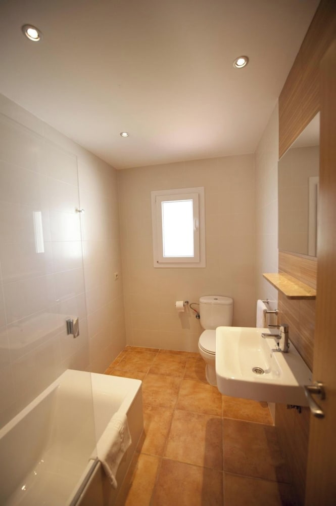 Apartamentos Maribel — Hotel rooms in Cala Blanca, Balearic Islands