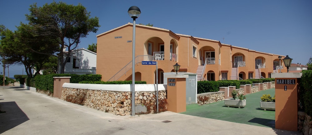 Apartamentos Maribel — Hotel building in Cala Blanca, Balearic Islands
