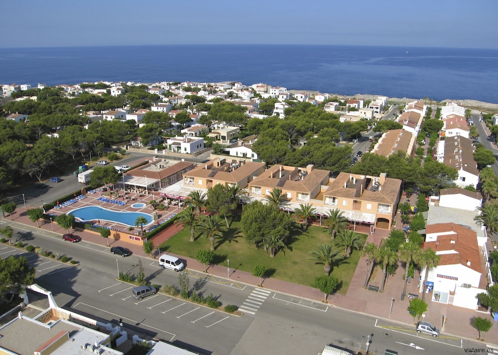 Apartamentos Maribel — Hotel building in Cala Blanca, Balearic Islands
