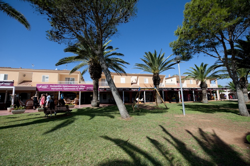 Apartamentos Maribel — Hotel building in Cala Blanca, Balearic Islands