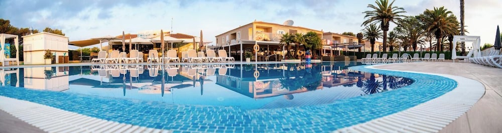Apartamentos Maribel — Main photo in Cala Blanca, Balearic Islands