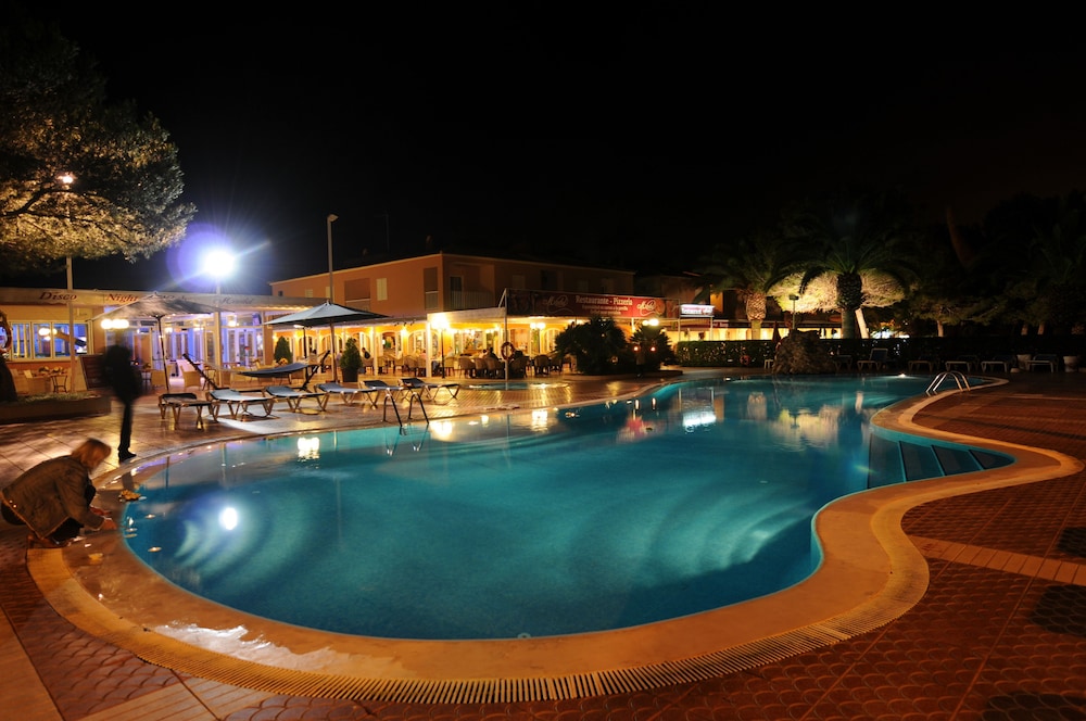 Apartamentos Maribel — Swimming pool in Cala Blanca, Balearic Islands