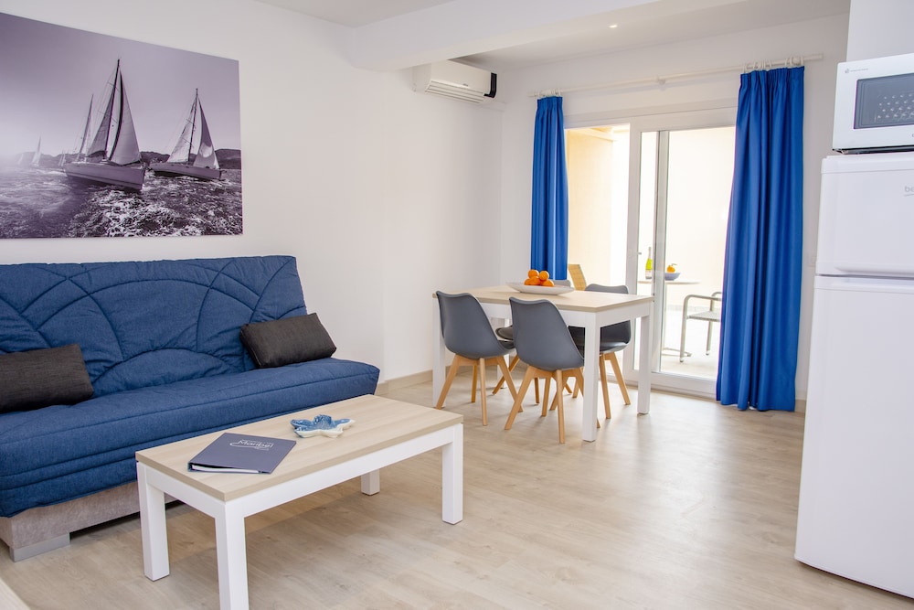 Apartamentos Maribel — Hotel rooms in Cala Blanca, Balearic Islands